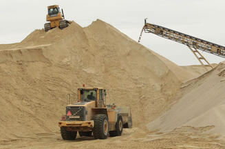Купить песок в Реже и Свердловской области по доступным ценам и с доставкой